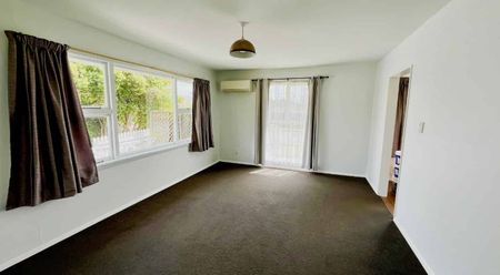 Comfortable 3-Bedroom Home – Lawns Included! Halswell - Photo 4