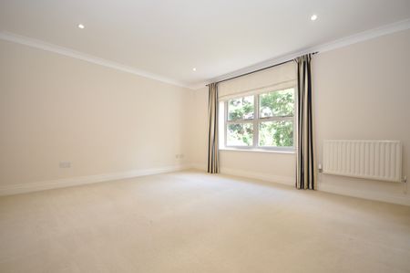 Redgrove Park, Cheltenham, Gloucestershire - Photo 3