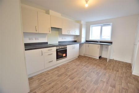 3 bedroom semi-detached house to rent - Photo 5