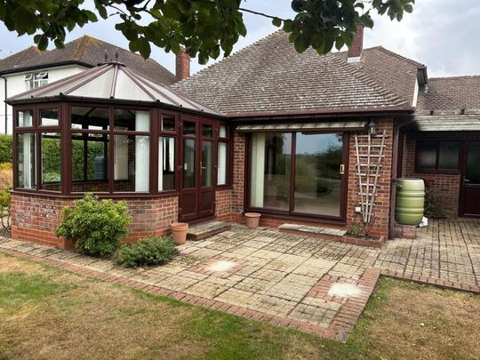 2 bedroom detached bungalow to rent - Photo 1