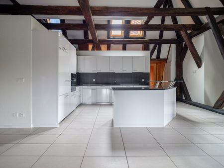 Charming 2.5 Zimmer-Loft im Schloss Sensebrück zu vermieten - Photo 2