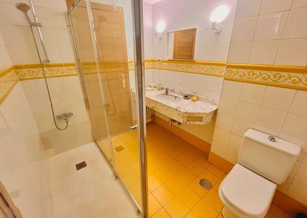 Calle de Santa Cruz de Marcenado, Madrid, Community of Madrid 28015