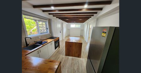 Spacious, Private & Fully Self-Contained Ground-Level Flat - Photo 3