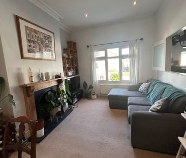 2 Bed Flat, Balham, SW12 - Photo 2