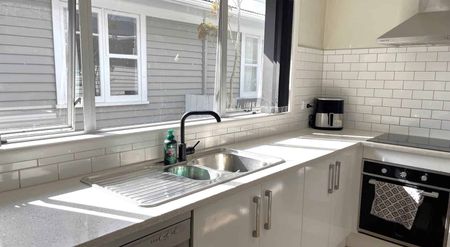 Spacious 3-Bed Family Home with Private Backyard - Photo 4