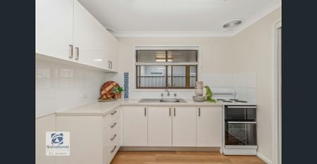 Immaculate Freestanding Villa - Stroll to Everything! - Photo 5