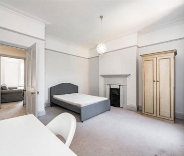 3 bedroom flat to rent - Photo 2