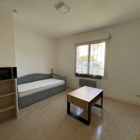 POITIERS EST, STUDIO MEUBLE AVEC PARKING - Photo 1