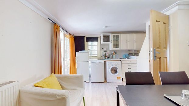 3 bedroom flat to rent - Photo 1