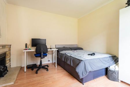 4 bedroom terraced house to rent - Photo 3