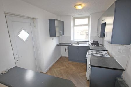 2 bedroom terraced house to rent - Photo 2