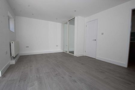 1 bed Studio for rent - Photo 4