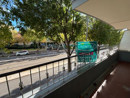 Location Appartement 3 pièces 77m² NICE 06100 - Photo 5