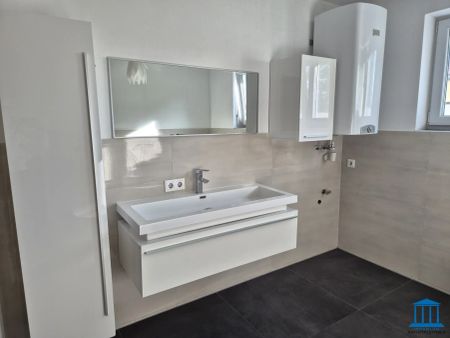 Terrassen-Wohnung im Erdgeschoss mit Einbauküche und bis zu zwei PKW-Abstellplätzen / Top 2 - Photo 4