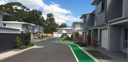 NEW ULTRA MODERN LUXURY 3 BEDROOM TOWNHOUSE with DUCTED AIR-CON - Photo 3