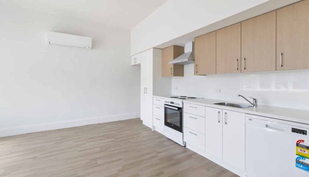 Sunny 3 Bed Apartment - Photo 1