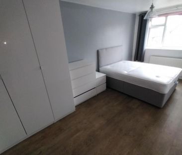5 bedroom semi-detached house to rent - Photo 2