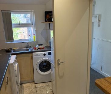 Room in a Shared Flat, Richmond Grove, M13 - Photo 2