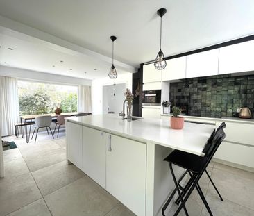 LICHTRIJKE CHARMANTE WONING MET 3 SLPK OP CENTRALE LOCATIE - Photo 6
