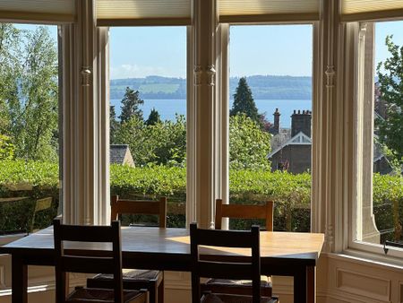 3 bedroom flat to rent - Photo 4