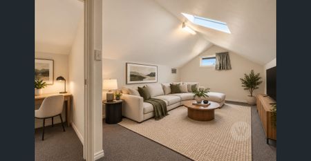 Lovely Family home on Easy Courtyard Living - Photo 2