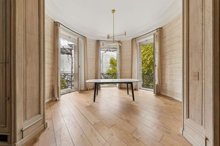 Location Appartement Paris 7 4 Pièces 165.74 m² - Photo 4