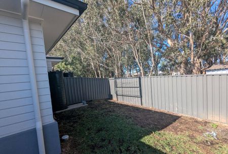 Modern Duplex for Rent - Spacious & Low Maintenance - Photo 3