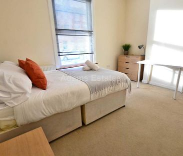 3 bedroom flat to rent - Photo 4