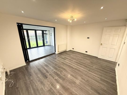 5 bedroom detached house to rent - Photo 1