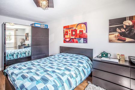 Chenies Way, Watford - Photo 3