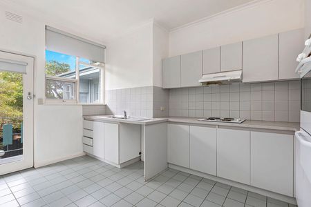 Massive Apartment Living. - Photo 2