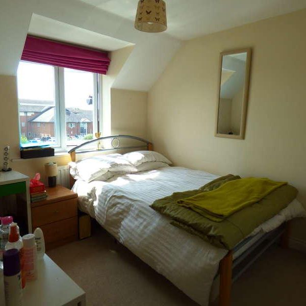 Student Property, Baxendale Road, PO19 - Photo 1