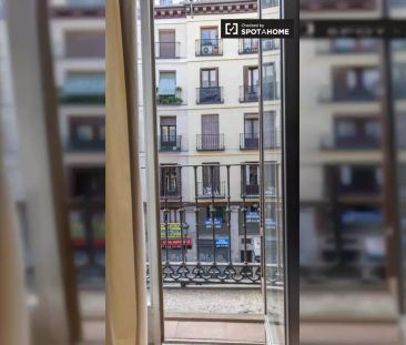 Nice room for rent in 4-bedroom apartment in Centro - Foto 2