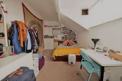 2 bedroom House in Harold Place, Leeds - Photo 4