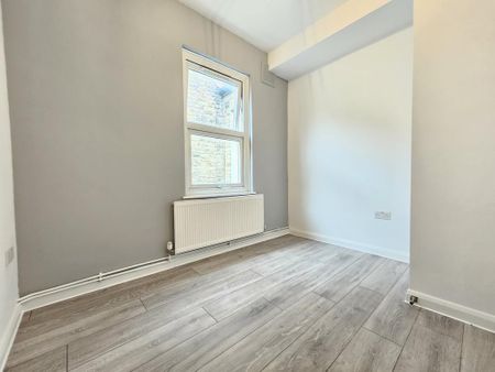 3 bedroom flat to rent - Photo 3