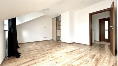 Przestronny dom na zamkniętym osiedlu - Zdjęcie 3