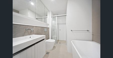 STUNNING 2 BEDOOM APARTMENT CLOSE TO ALL AMENITIES - Photo 4