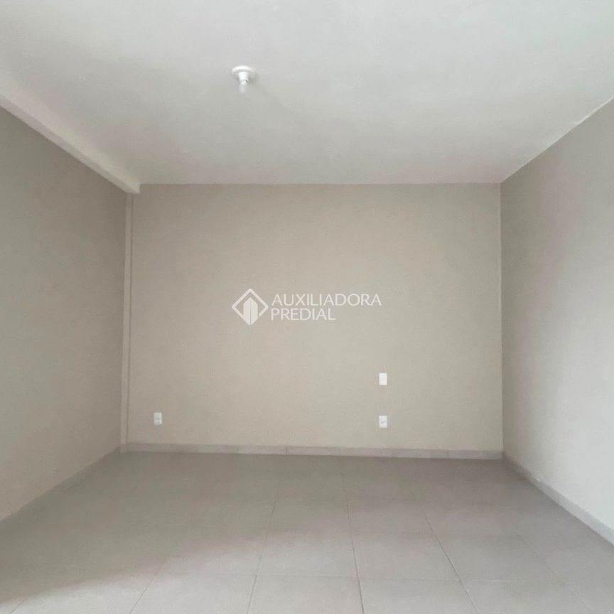 Apartamento com 1 quarto e 45m² para alugar em Fátima, Canoas. - Foto 1