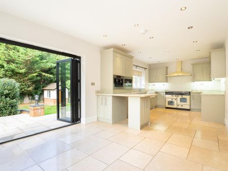 5 bedroom detached house to rent - Photo 5