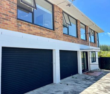 Three bedroom renovated home in The Bays - Photo 4