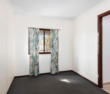 Neat & Tidy 2-Bedroom Home on a Spacious Block! - Photo 3