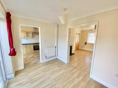 3 bedroom terraced house to rent - Photo 2