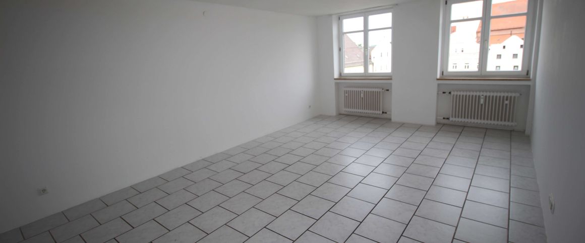 Keine Platzprobleme, großzügige, renovierte 3 Zimmer Wohnung! - Foto 1