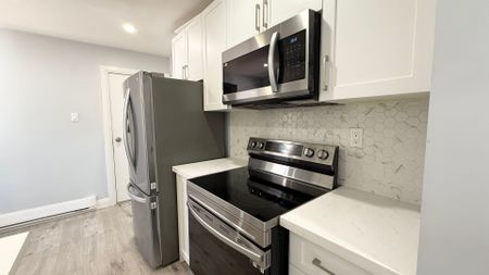 For Lease - 17 Carfrae Crescent Unit# Upper Apartment, London South, Ontario - Photo 2