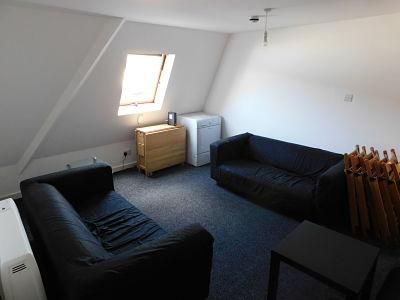 7 bedroom flat to rent - Photo 1