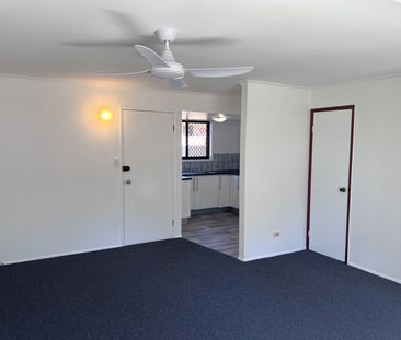 Refurbished 2-Bedroom Townhouse in a Quiet Complex - Photo 1