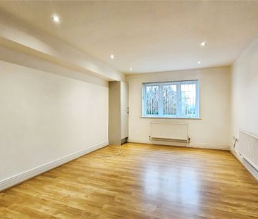 Thorpe Road, Staines-upon-Thames, Surrey, TW18 3HT - Photo 3