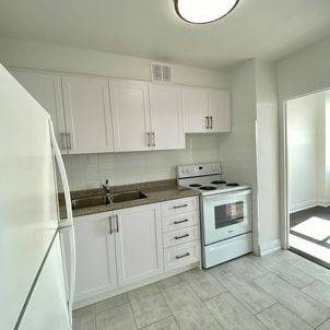 LARGE 1-Bedroom Apartment, Available NOW!!! - Photo 4