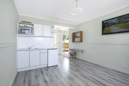 Peaceful Ground-Floor Studio – Minutes from Bowral CBD - Photo 4