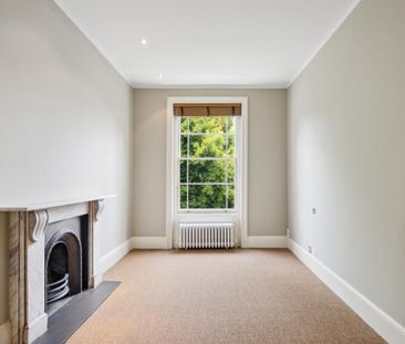 3 bedroom flat in London - Photo 3